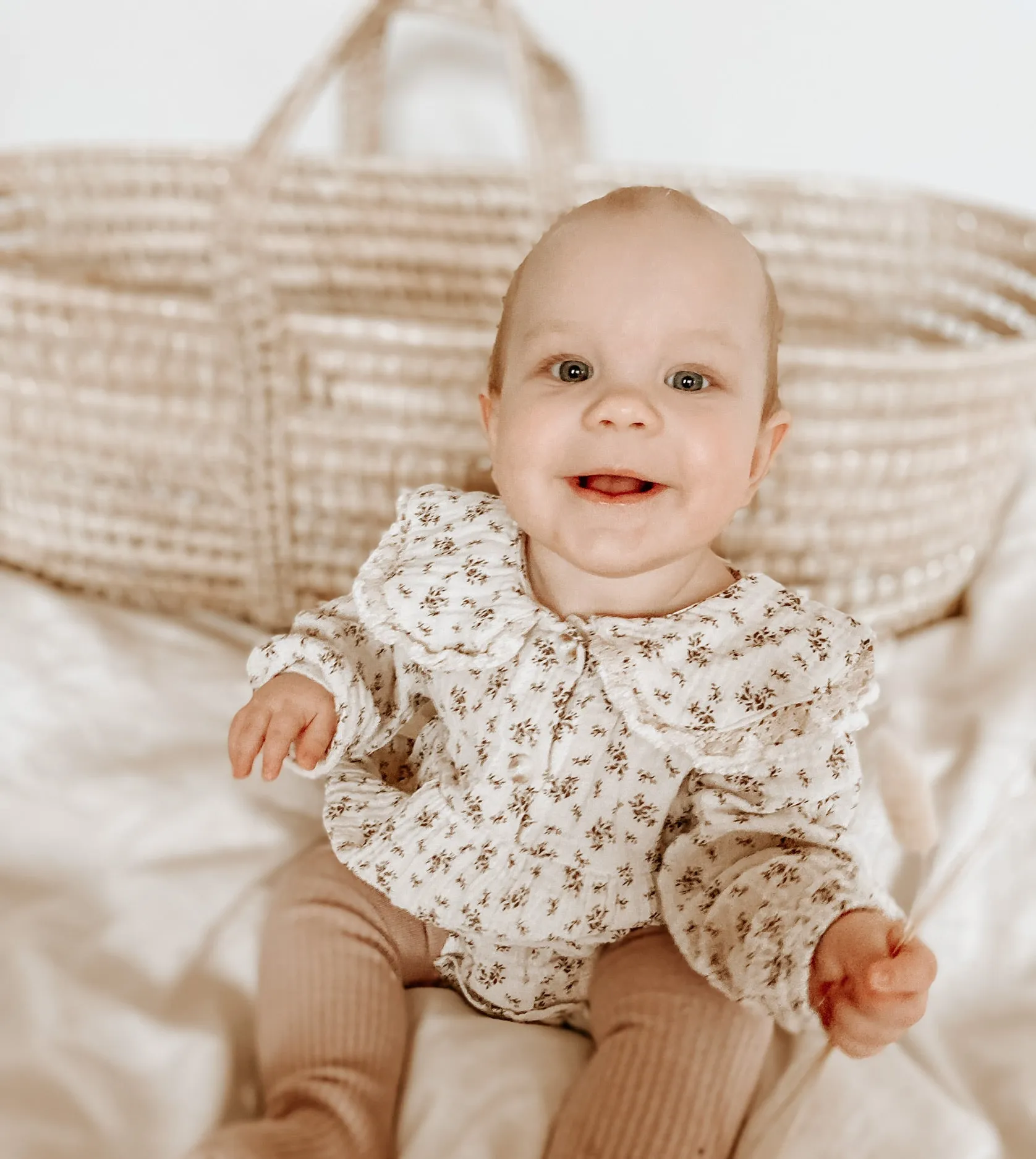 Floral bodysuit and bonnet set